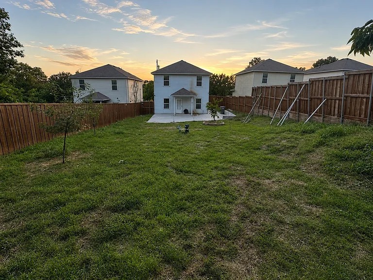 310 S Justin Ave, Dallas, TX 75211