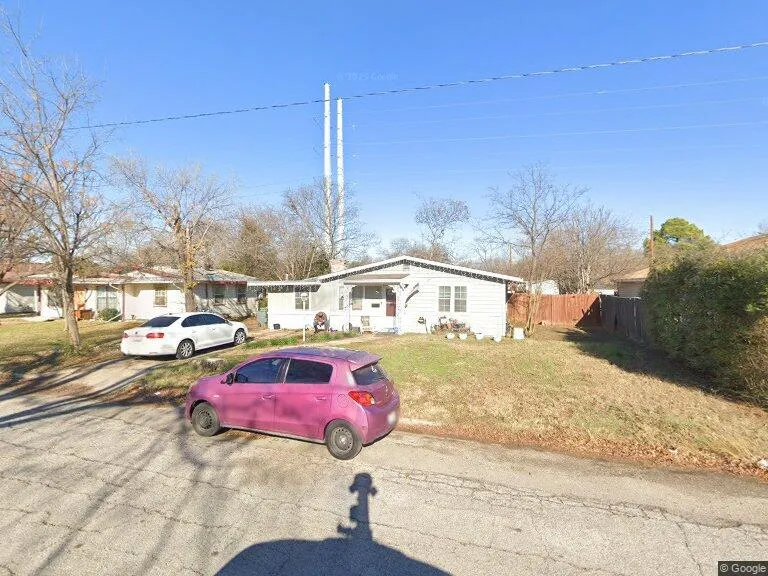 7135 Oak Park Dr, Fort Worth, TX 76118