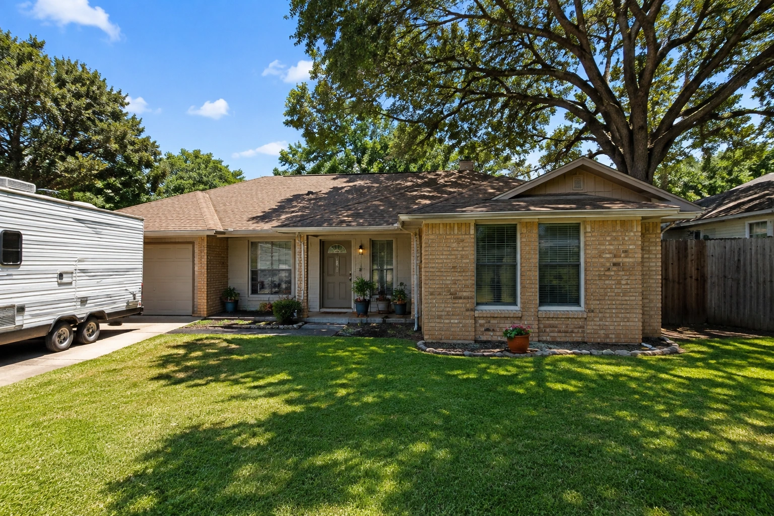 8 Tanglewood Dr, Lake Dallas, TX 75065