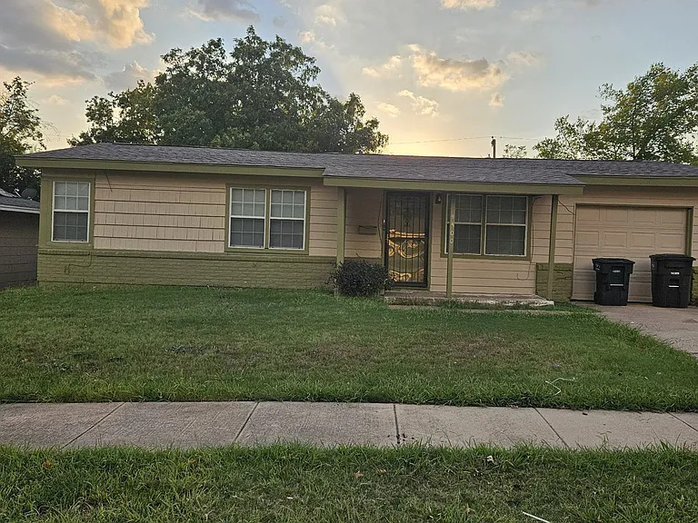 4404 Burke Rd, Fort Worth, TX 76119